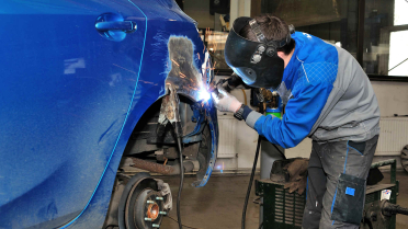 Spawarka do warsztatu samochodowego - czym spawać tłumiki, progi, podłogę lub aluminium?